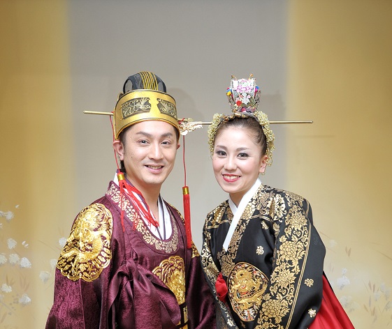 大好きな韓国ドラマのような 圧巻の王族衣装でのお色直し 熊本の結婚式 菊南温泉ユウベルホテル